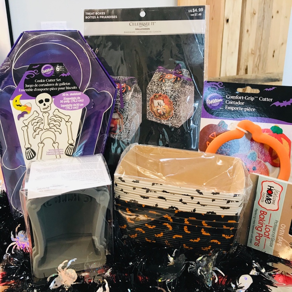Halloween Baking & Treat Container Set-NWT